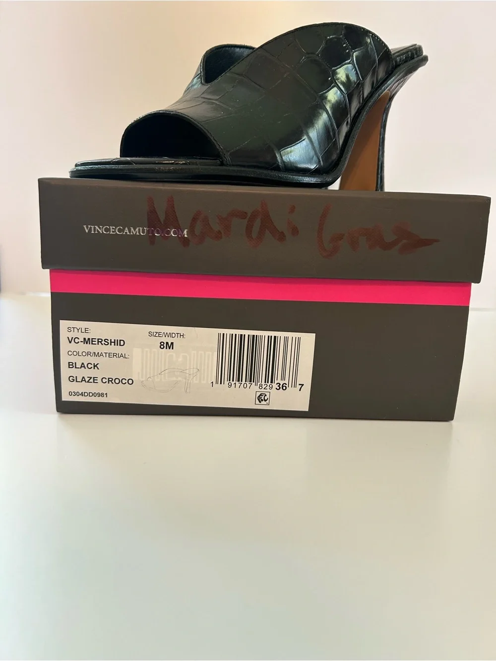 Vince Camuto Mershid Black Glazed Crocodile Pattern Sandals Size 8 EUC
